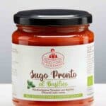 Handgemachter Tomatensugo mit Basilikum, bio, aus Apulien, ideal für Pasta.