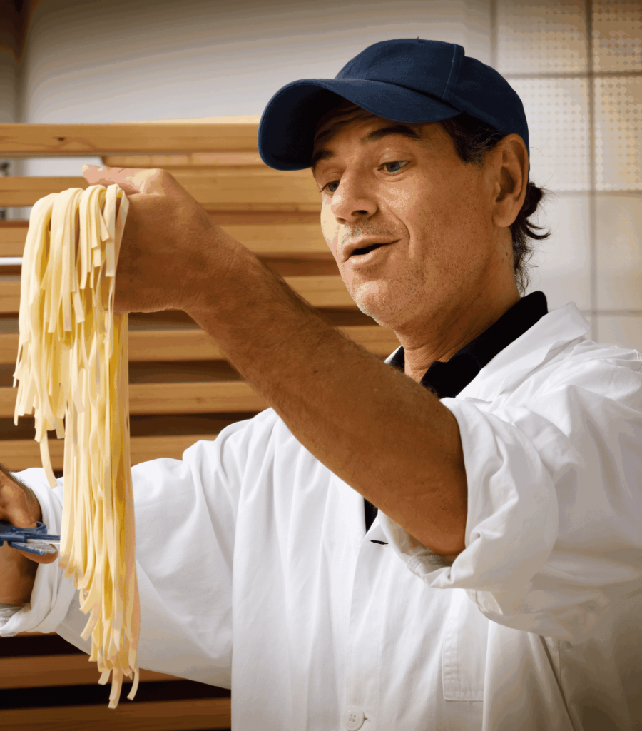 Frischer Pasta in der italienischen Küche bei Il Golosone, Authentische italienische Spezialitäten, Teigwaren und italienische Atmosphäre.